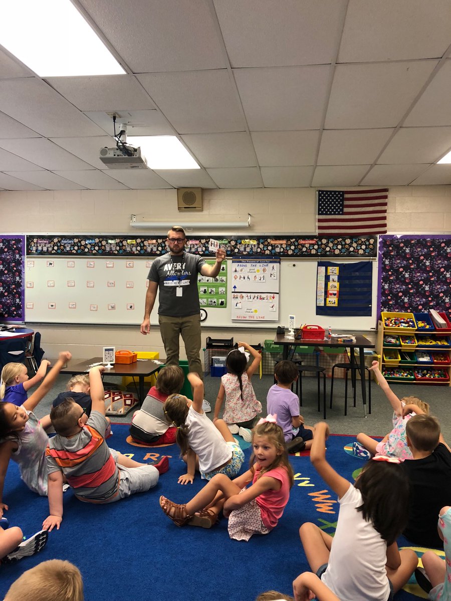 AveryHCSD's tweet photo. Learning “Above the Line Actions” in Kindergarten. @MissHostetter https://t.co/hkLANYn63n