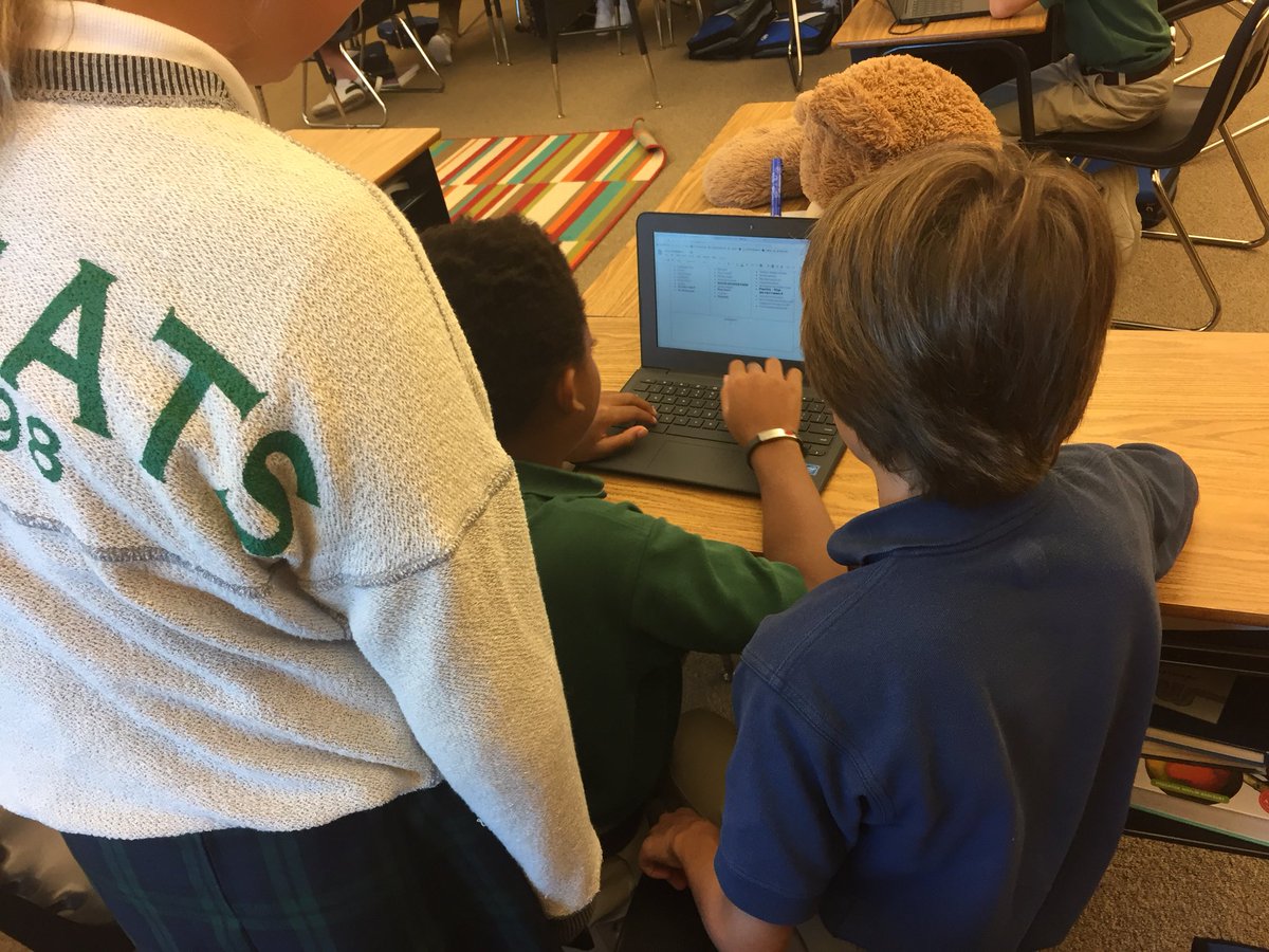 Episcopal_MS's tweet photo. 6 gr Ss @episcopalcolleg collaborating on digital stories with @krob03 and @ladybuglady63 #ignitetheroar https://t.co/AoomsMyPGU
