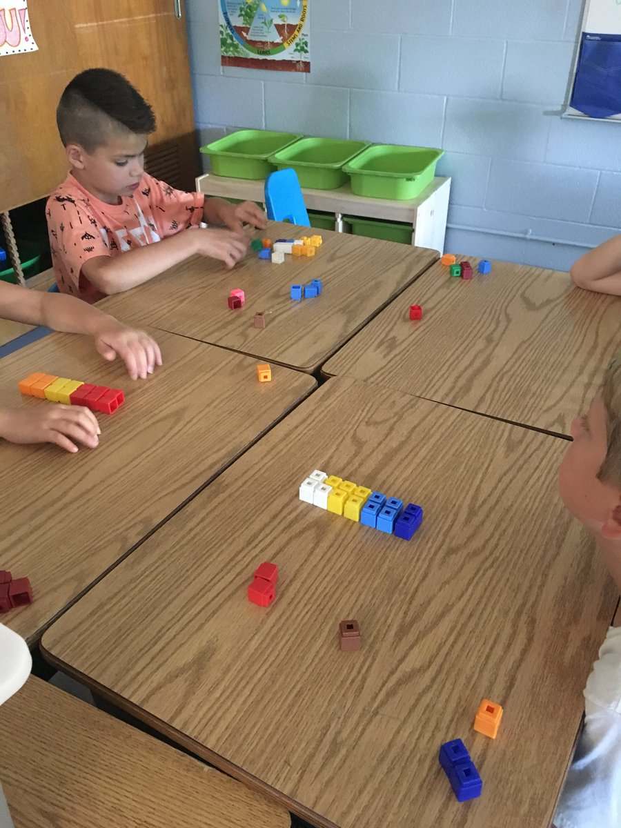 mrscannsclass's tweet photo. We are learning about odd and even numbers @MerwinMustangs @WestCler https://t.co/NgyjlovAZT