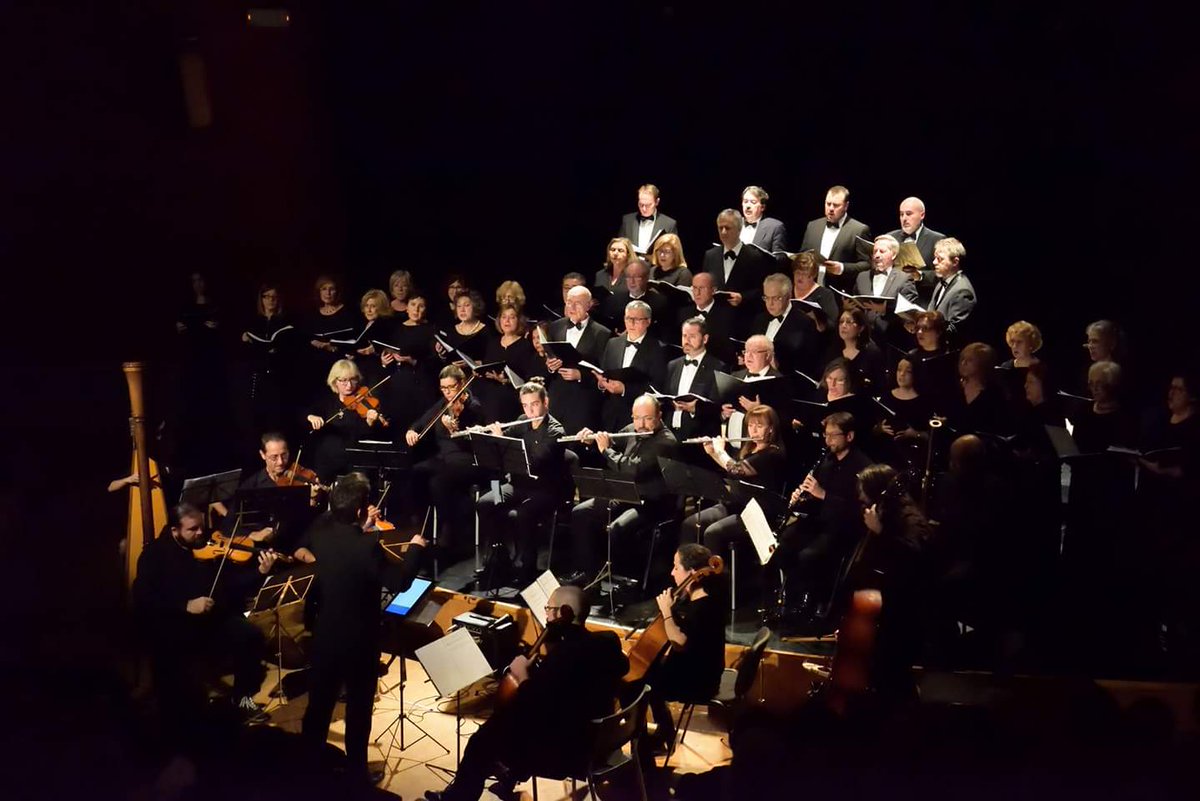 ¿Quieres formar parte de un Fantástico Coro? De la mano del Director Rostislav Fedorof, tu sueño de Música se hará realidad. ¡Te esperamos! #músicos
#música #Coro #coro #locosporlamúsica #culturacontigo #musicartist