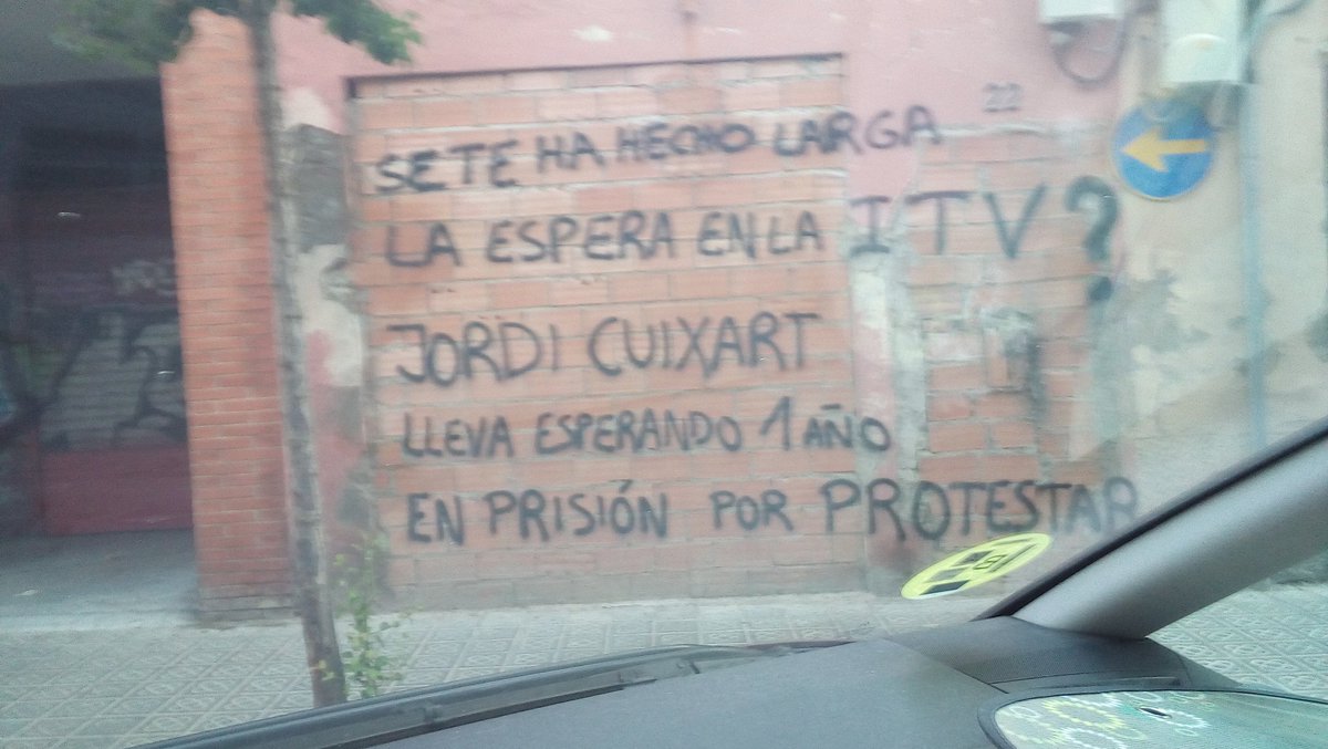 En sortir de la ITV m'he trobat això. M'ha encantat. No oblidem els presos polítics!. Continuem.