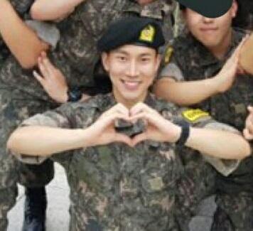 180828It's been a week, Seo Eunkwang. We miss you!!  It's nice seeing some updates about you (180826 and today). As usual, you look so fine.  Hope you're doing well there!  Fighting!!~ #WaitingForSilverlight