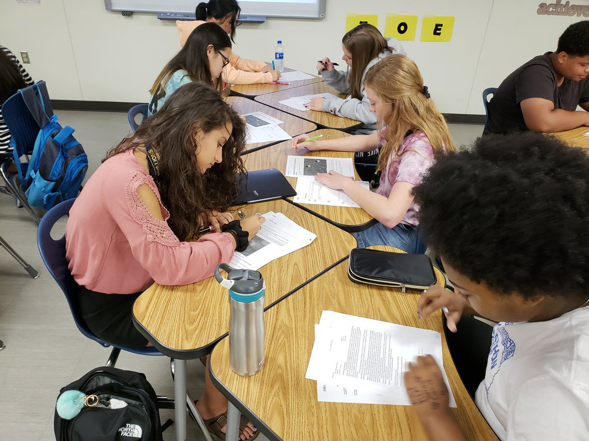 mrpruit's tweet photo. Caught you using WICOR - Ms. Wesley. Students annotating text in Biology. #imhereMHS #MHSAVID https://t.co/HdE4DHvajD