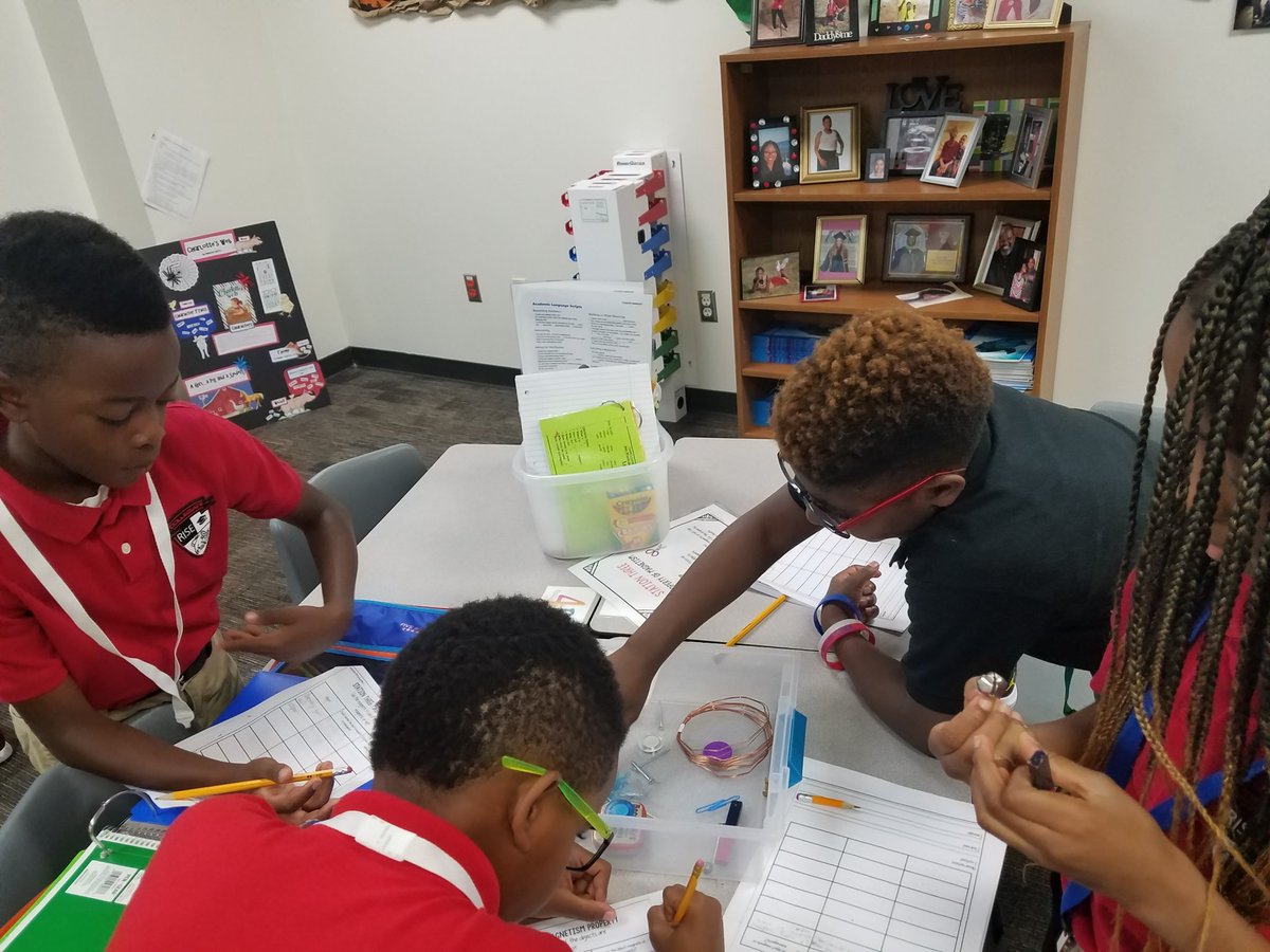 CindyGarrett20's tweet photo. @CHISDCP Properties of Matter! Fab4th explore #characteristics #density #mass #funtimeslearning https://t.co/do94qeAC90