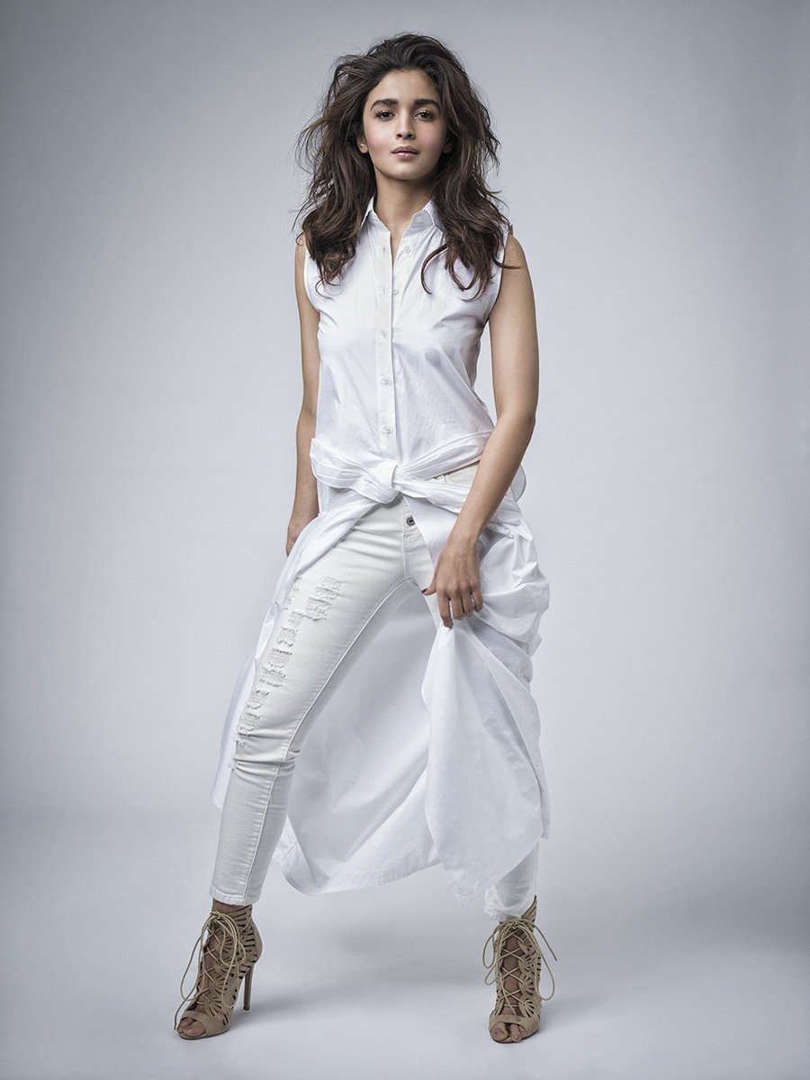 aliabatt0's tweet photo. #Throwback Alia Bhatt for Filmfare photoshoot.
She looked so cute and hot 💕 https://t.co/pJPVKwIZVh