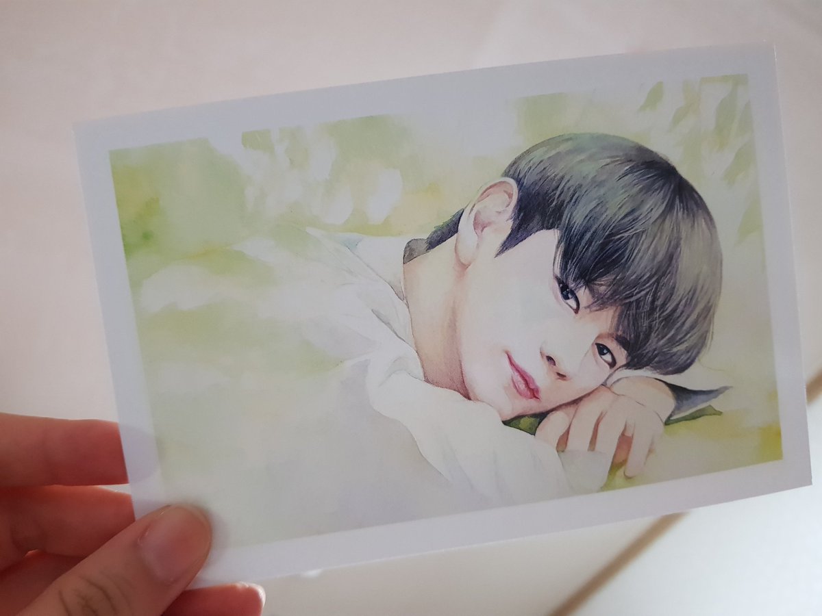 iridescent_Ong's tweet photo. 택배가 온다기에 모지???!!!하고 있었는데 스물넷 너에게 서폿 특전이ㅠㅠ 렌티엽서도 팬아트도 포카도 무르깨 옷입히기도 너무 예뻐ㅠㅠ 찹쌀모찌떵우 부채 지짜 넘 귀여워💕 맑은 하늘은 아니지만 밤하늘과 함께 찍은 샷두 추가해보기! 모두 고생많으셨어요:)❣ 감사합니다! @twenty4_OSW https://t.co/unHkPghcIL