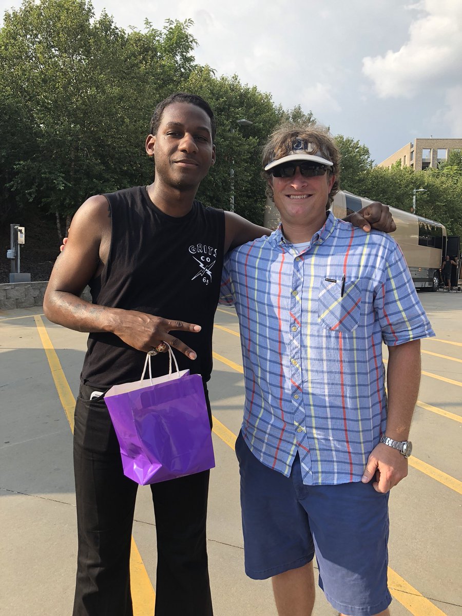 ThatStation's tweet photo. Sean with @leonbridges before last night’s show! Anyone else make it out last night? Head to our FB page for more photos #GoodThingTour #RedHatAmp https://t.co/iM3OcMelud