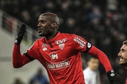 Ivan_JN7's tweet photo. No se me había pasado por la cabeza Júlio Tavares hasta que lo ha mencionado @AndiOnrubia. Me encaja, es una pieza que le puede dar mucho juego a Machín. Jugador que genera muchísimo peligro, ataca los espacios y se asocia de maravilla. Además, en estado de forma brutal. https://t.co/MZgPSVCMPJ