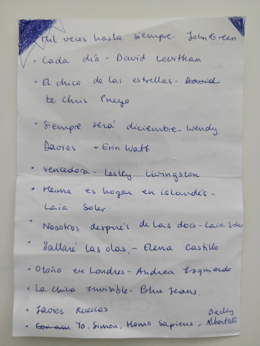 sabinica's tweet photo. Me encontré ayer en un párking del Actur (Zaragoza) una lista de libros con una letra preciosa y me pareció tan buena selección y tan cuidadosamente escrita, que la subo aquí por si su dueña/o aparece (aunque soy una pocafollowers) o si no, para que toméis buena nota como yo. https://t.co/RAh7cndNTk
