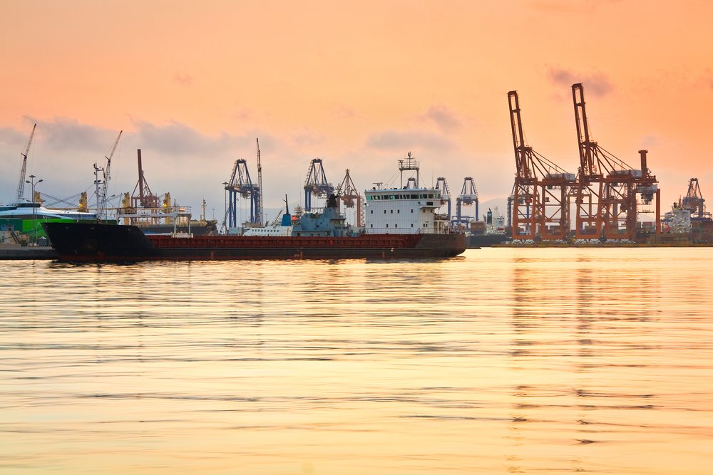 SPGEnergyShip's tweet photo. Greece's Panhellenic Seafarers' Union plans 24-hour strike Monday, affecting maritime activities across #Greece, union says on its website. Barge availability already tight at key port of #Piraeus, sources say. #bunkering https://t.co/flf0rLrcjw https://t.co/KIhka9rkMp