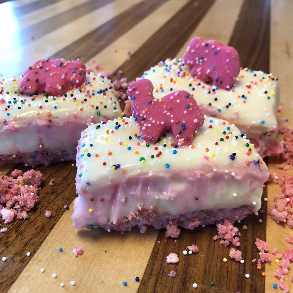 RudeBoyCookies's tweet photo. There’s only a few more days left in August which means only a few more days to get some more of our August specials. #albuquerquescookieshop #eatlocalcookies #havearudedayabq #rudenamecordialcookies #bazaarbar #goldbar #fruitypebblecookie #germanchocolatecookie https://t.co/eKbRZsyNSc