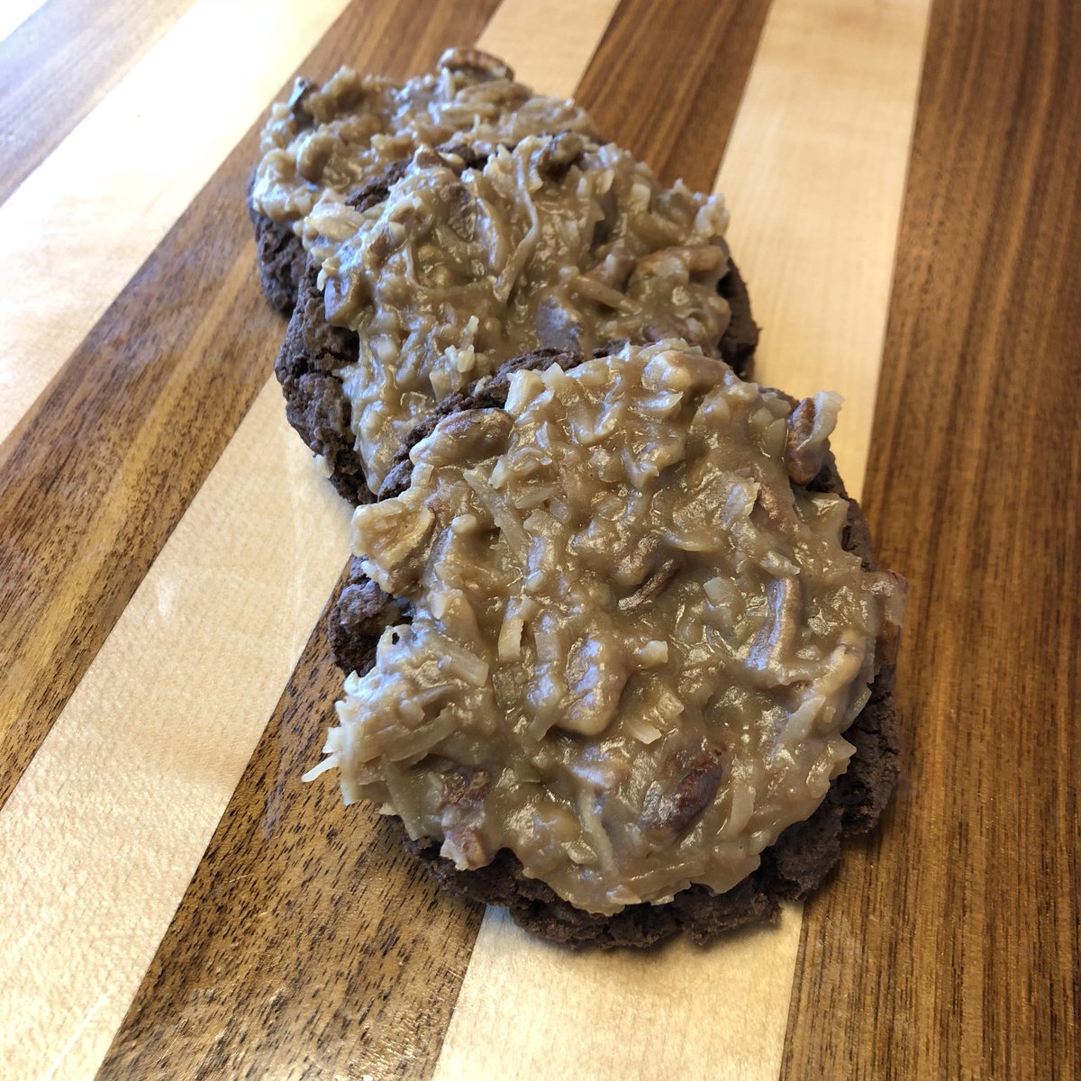 RudeBoyCookies's tweet photo. There’s only a few more days left in August which means only a few more days to get some more of our August specials. #albuquerquescookieshop #eatlocalcookies #havearudedayabq #rudenamecordialcookies #bazaarbar #goldbar #fruitypebblecookie #germanchocolatecookie https://t.co/eKbRZsyNSc