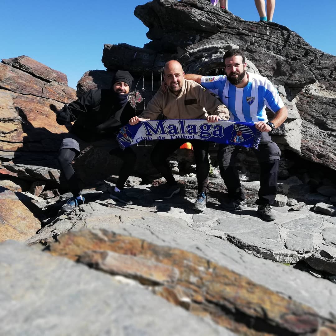 pitmonty's tweet photo. Llevando al @MalagaCF a la cima del Mulhacén. @temalba https://t.co/8EOCl9piG1