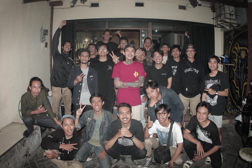 drown_sda's tweet photo. Sidoarjo - malang connected 🤝
Sukses untuk tournya
@ileftover & @everyrageaway
Sampai bertemu di lain kesempatan.
#unexpected2
#pertemanan https://t.co/SxDH5pa1IF