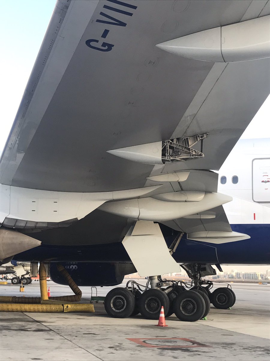 What are those things called and why do they exist? Boeing 737. The