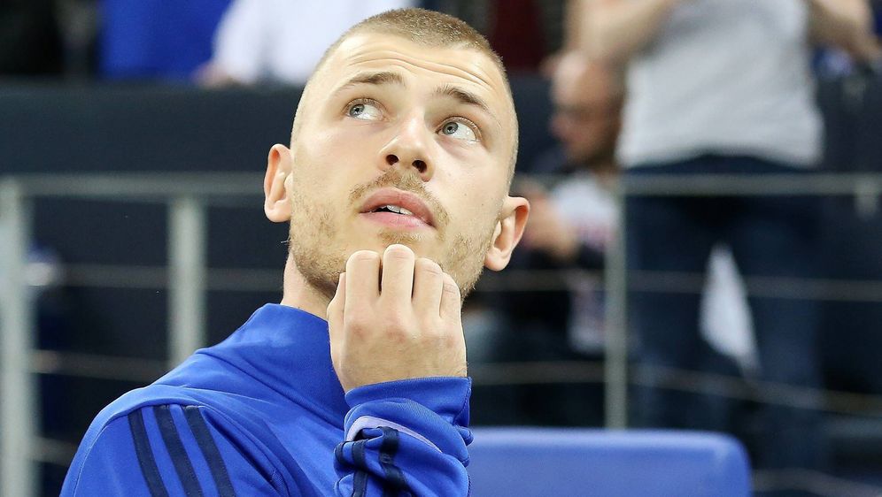 Hordark04's tweet photo. Max Meyer braucht die Toilette nicht zu spülen. Er sagt einfach "Buh!" und schon haut die Scheiße von alleine ab! #MaxMeyerWorldClass #CrystalPalace #S04 https://t.co/VO28VKBkfL
