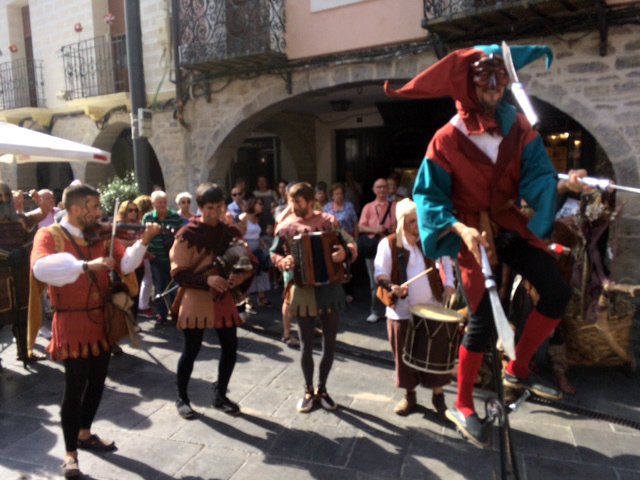 festivalcamino's tweet photo. ¡Arranca el Mercado Medieval de las Tres Culturas de #Jaca! ☪️✡️✝️ @AytoJaca @cJacetania @DPHuesca #FICS2018 https://t.co/Orhy5dLby1