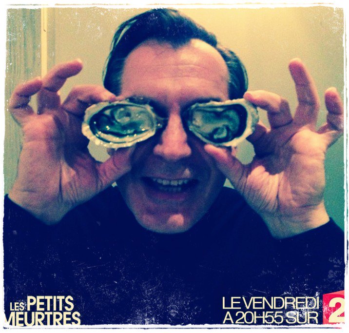 SwaniLaurence's tweet photo. Bonne fin  d'après-midi les loulous !! 😚 #QuiVeutDesHuîtres ?! 😬😂 #SamuelLabarthe #IlMeTue 😂 https://t.co/v6PTPmvZbe