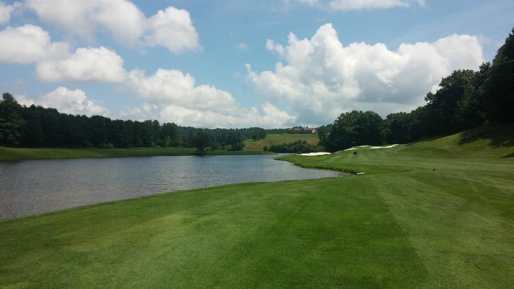OldeMill72's tweet photo. Enjoying the breeze by the water! Is golf relaxing for you or more of a competitive/serious thing for you? Either way, we're glad you enjoy it! https://t.co/qOBpUAxGEf