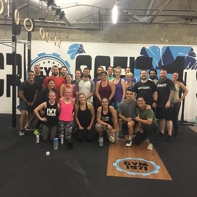 crossfit_1971SW's tweet photo. Best of luck to Calum for the future in America 🇺🇸 • Last week photo from his last session with a few added members in 📸
#crossfit1971sw #fitness #crossfit #wimbledon #london #ldn #sw19 #weightlifting https://t.co/96Zcaqrc5r https://t.co/JvzSFNcPxD