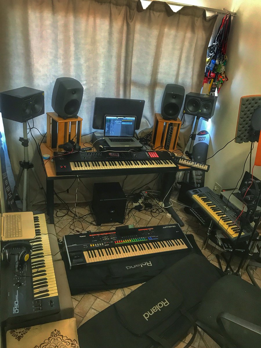 aliekeys's tweet photo. Who wouldnβt love to be in such a beautiful space π melodies come running to you , still building βοΈ, @rolandmusicsa ππΎππΎ what would I be without you guys ππΎππΎππΎ got the Jupiter-50 back ββ #FA07 #roland #rolandmusicsa #rolandkeyssa #rolandartist https://t.co/ZvqDdvHSfs