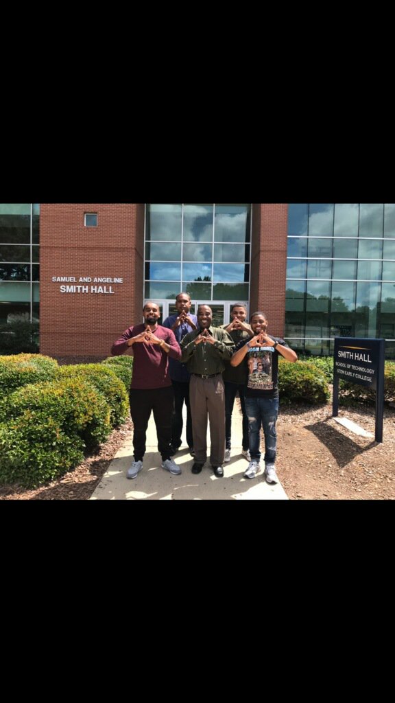 NCAT_VIL_MM's tweet image. @glosterc shares his struggles &amp;amp; success, his three principles of excellence (Perseverance, Faith, &amp;amp; Mentors) on his path to become Interim Vice Provost &amp;amp; Dean of the Graduate College. YBM soaked up knowledge and the game-plan for the Academic Year 2018-2019. #NCAT #VILMM #Base11