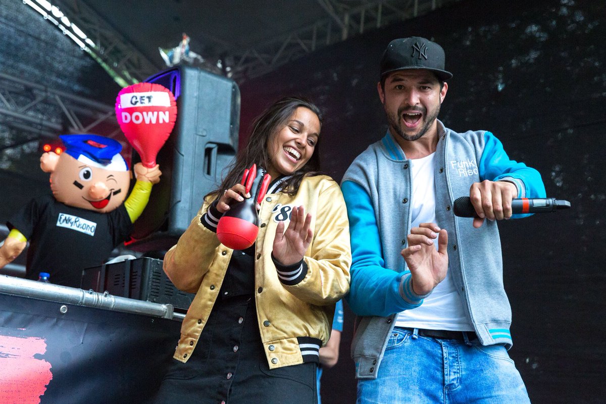 ArtistCapitol's tweet image. Het was vorige week weer een succesvolle week met onder andere de introductieweek @INKOM waar #FunkyRisotto de kersverse studenten thuis lieten voelen in Maastricht. En @popgunnn speelde voor een fantastisch publiek in Oldenzaal tijdens het spetterende zomerfeest @boeskoolislos.