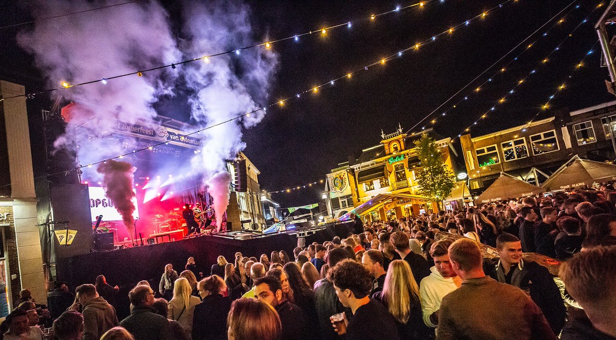 ArtistCapitol's tweet image. Het was vorige week weer een succesvolle week met onder andere de introductieweek @INKOM waar #FunkyRisotto de kersverse studenten thuis lieten voelen in Maastricht. En @popgunnn speelde voor een fantastisch publiek in Oldenzaal tijdens het spetterende zomerfeest @boeskoolislos.