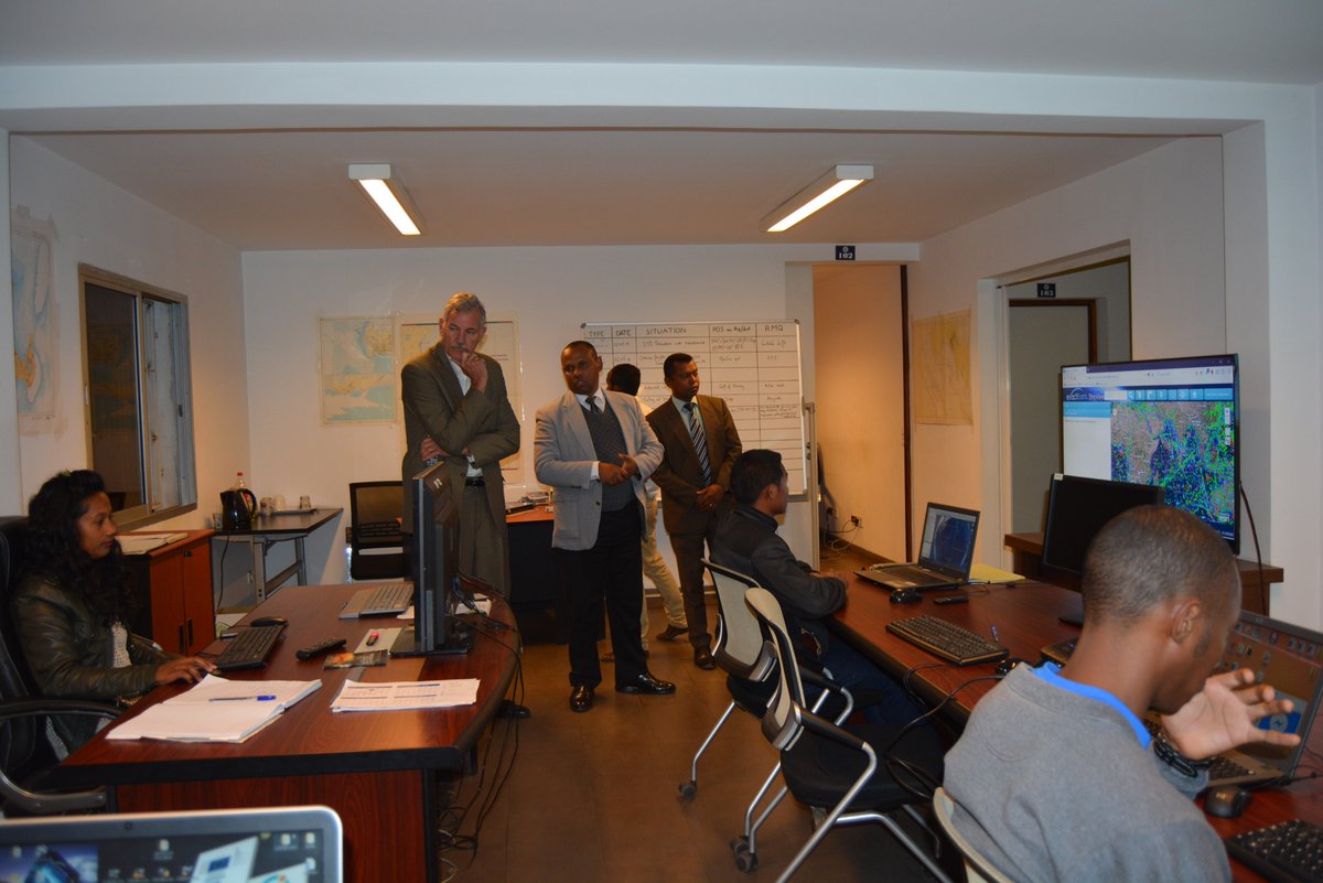 CfimMadagascar's tweet photo. Un expert américain participant à la conférence sur la stratégie maritime est actuellement en visite au CFIM. 
Les pistes de partenariat entre le CFIM et les institutions américaines œuvrant dans le domaine maritime sont ainsi étudiés. https://t.co/deZ8WSAjd3