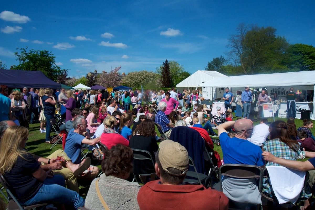 WhatsOnStaffs's tweet image. CALLING ALL FOODIES! 🍕🌮🍰
Next month #Tamworth Food Gusto returns to @TamworthCastle on 8 - 9 Sept. The event aims to bring together the region’s best food &amp;amp; drink. As well as live music &amp;amp; lots of fun activities for the children!
INFO: whatsonlive.co.uk/staffordshire/…