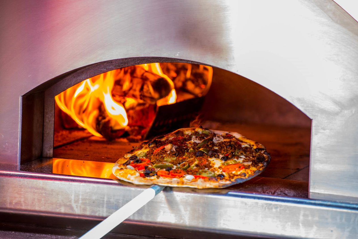 WhatsOnStaffs's tweet image. CALLING ALL FOODIES! 🍕🌮🍰
Next month #Tamworth Food Gusto returns to @TamworthCastle on 8 - 9 Sept. The event aims to bring together the region’s best food &amp;amp; drink. As well as live music &amp;amp; lots of fun activities for the children!
INFO: whatsonlive.co.uk/staffordshire/…