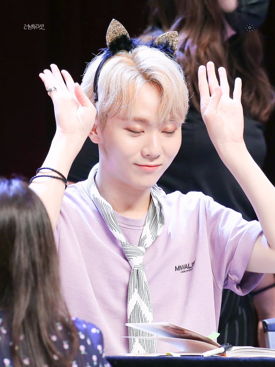 180720 신나라 팬싸인회 #SEVENTEEN #승관 #SEUNGKWAN 

애기토끼 너므 귀여워 (˶◕‿◕˶✿) (◡‿◡✿)