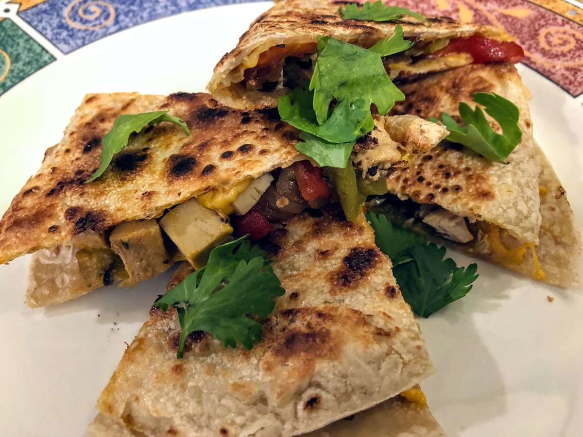 Kitchenshaman's tweet photo. #vegandinner #veganmexicanfood #veganquesidilla #yeahitsvegan #veganchef #veganfoodporn https://t.co/VT6iCjANEa