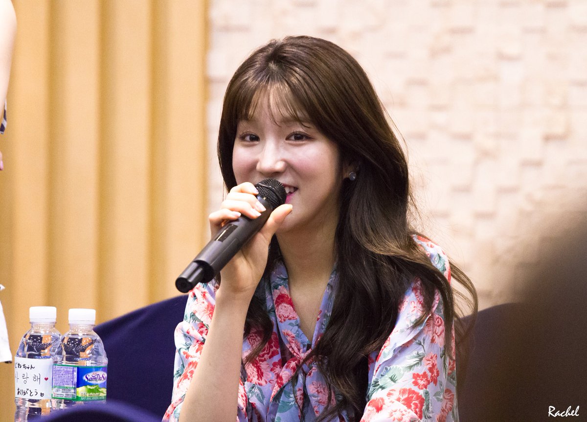 beme_rach's tweet photo. 180818 수원팬싸인회
@officialLABOUM @ZN_LABOUM 
#라붐 #LABOUM #진예 #ZN  
#LABOUM4thBIRTHDAY https://t.co/AKFusBcoQt