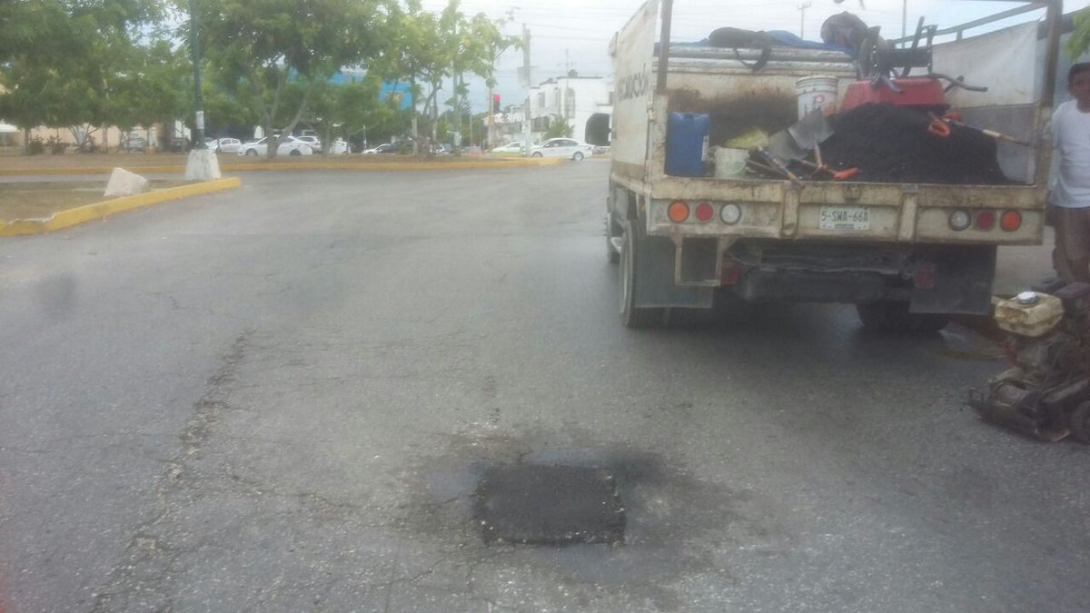 Contamos con #BrigadasVerdes trabajando en el mantenimiento de vialidades en la Sm. 21, Av. Mayapan

#NoPararemos✅ 🚧

<a href="/rembertoestrada/">Remberto Estrada</a> <a href="/RogerEspinosaR/">Roger EsPro</a> <a href="/jlcgcachorro/">jlcg cachorro</a> <a href="/AytoCancun/">Ayto Benito Juárez</a>