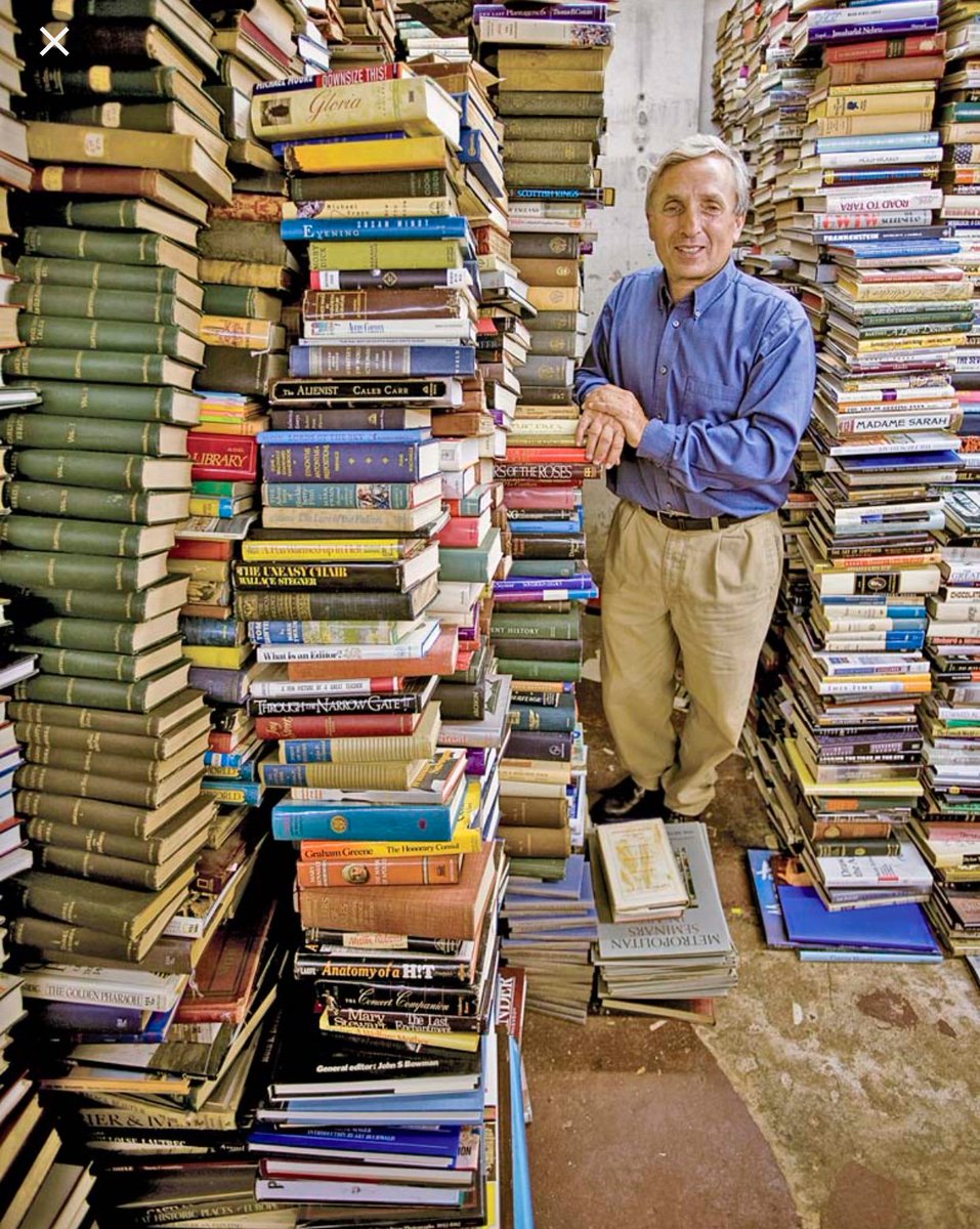 <a href="/RoadshowPBS/">Antiques Roadshow</a> <a href="/brattlebookshop/">Brattle Book Shop</a> Ken Gloss of #Antiques Roadshow and the infamous #BrattleBookshop is coming to the <a href="/wellfleetlib/">Wellfleet Library</a> tonight 7pm! Here Ken &amp; I discuss his famous patrons as well as some unusual things he’s found inside #vintagebooks! Fun!
womr.org/podcast/book-a…