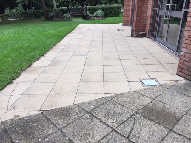 CleanseaDrive's tweet photo. Another Patio Clean in progress in #Redditch today.  #Residential #Commercial #Patio #Cleaning https://t.co/9XznThYbMg