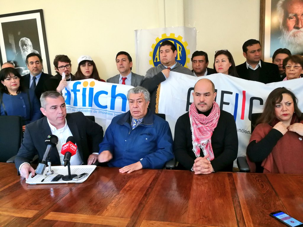 anefchile's tweet photo. AHORA | ANEIICH y AFIICH, con respaldo de ANEF, anuncian Paro Nacional de Funcionarios/as de Impuestos Internos para este miércoles 29 de agosto, en rechazo al proyecto de ley de Modernización Tributaria de este gobierno. #Noalacontrarreforma #ParoSII https://t.co/hqLjp9tiDK