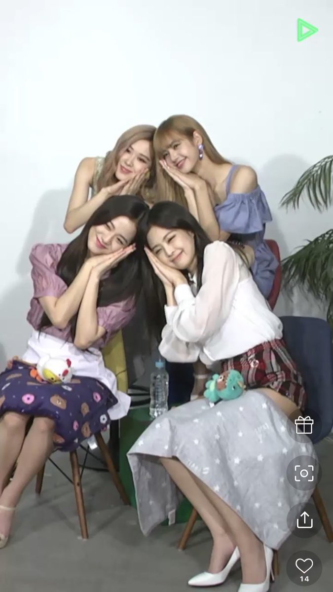 BLINK___116's tweet photo. チェヨンが25日、BLINKのことが恋しくなりますって言ってたの思い出してこっちのセリフだよおおおお😭😭って叫んでる https://t.co/IQYnJpBdqI