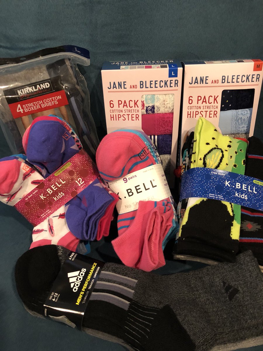 MyVRHSPTSA's tweet photo. Thanks for the @lisdptacc donations at @VistaRidgeHS Open House last night. These are exactly what teens want. Bring new socks/undies to Rally at the Ridge or place in the new bin in the entryway. @LeanderISDPTA @LeanderISD https://t.co/8OdiO9Cc7A