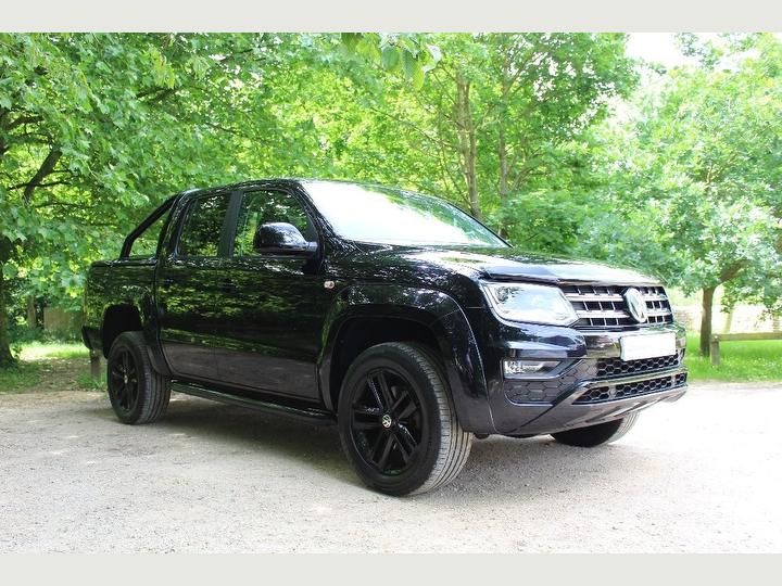 We love this "Stealth Mode" V6 Amarok... and with a few Genuine Volkswagen Accessories, your vehicle could look like this too! Contact us today on 0208 582 6000 for more information!