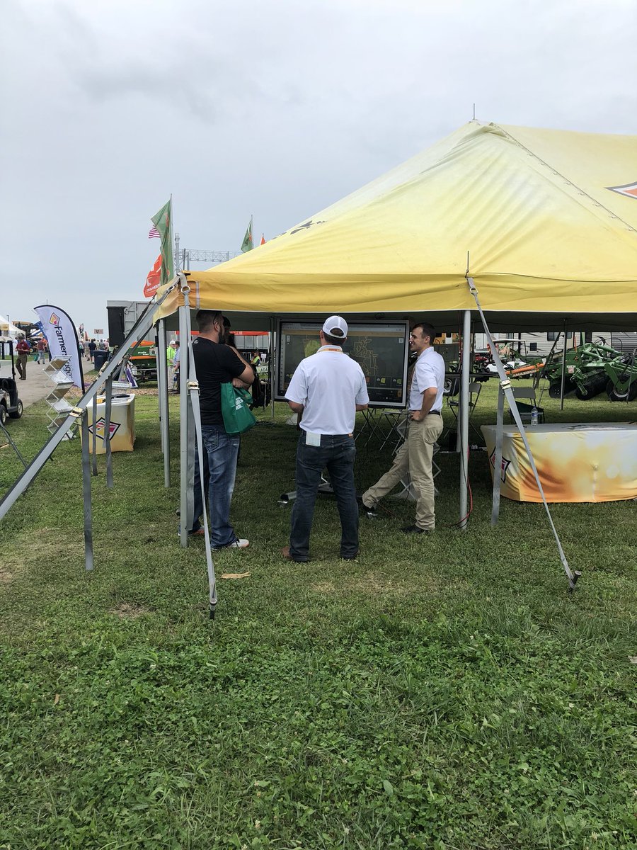 Tara_Schrock's tweet photo. #SmartFarmingIs... stopping by the @farmers_edge booth 1311 @FPShow! Stop by and we’ll give you a demo! Come farm smart with us! #MyFarmCommand #FPS18 https://t.co/TcgeUebqTB