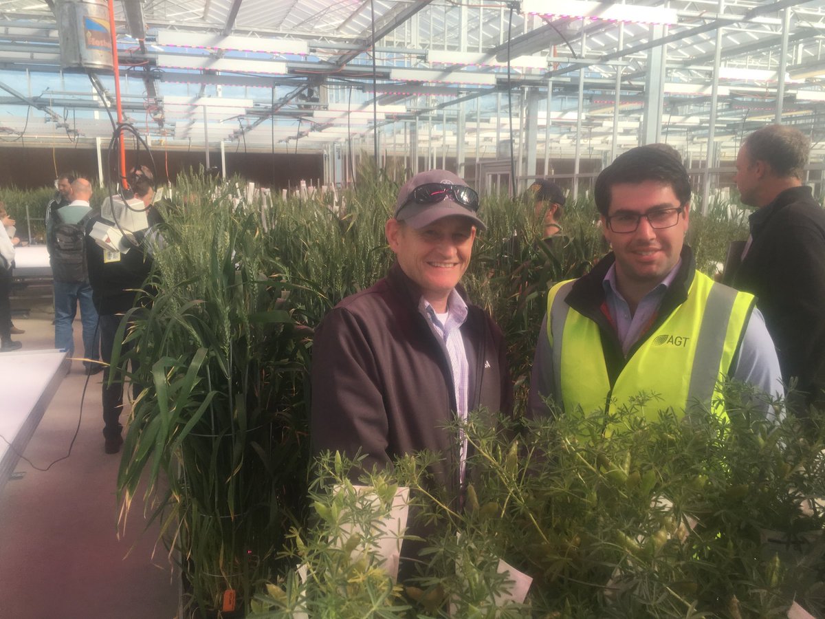 farmersgrowit's tweet photo. Paul showing the barley advisory committee around the new AGT breeding centre. Impressive setup with huge potential @GrainProducerSA #improvingag https://t.co/MulcjoiQpp