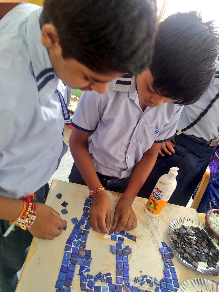 DevyaniBhatnag3's tweet photo. DIY Ninja's
#clubactivity #craftbuzz #foxleafart
#mosak #craftychaching #art
@supritichauhan
@rgsnoida
@nehasingh_shash
@parulskhanduri
@NirupaSingh1
@sonam_bakshi
@gayatriBhardwa8 https://t.co/DfriGwW4dw