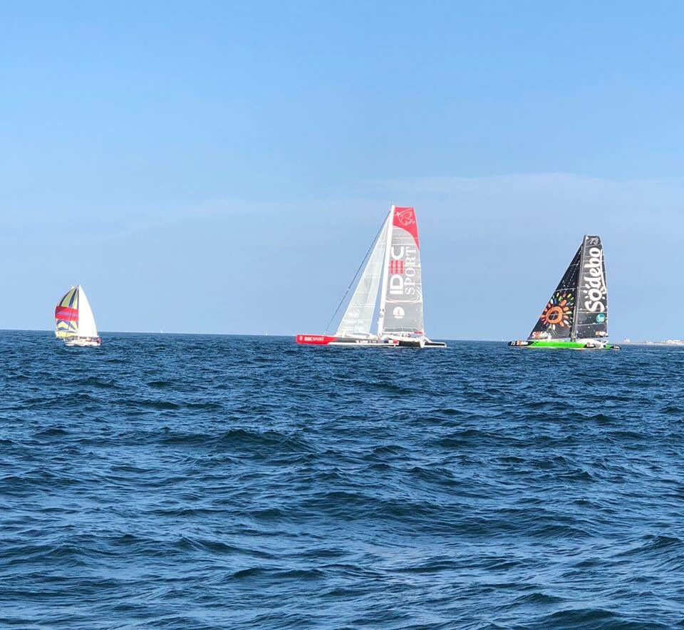 Magnifique 1ère journée <a href="/TROPHEE2018/">Trophée des Multicoques</a> ⛵️avec réveil musculaire <a href="/WellnessParis/">Wellness Training</a> Encas nutrition par @AtlanticSante <a href="/DelibentoHMB/">DELIBENTO</a> #Lactel #Sunfruits #Celiane #BeeSportiv 
Bravo <a href="/Sodebo_Voile/">Sodebo Voile</a> #thomascoville <a href="/IDECSportRacing/">IDEC SPORT Racing</a> @FrancisJoyon <a href="/loickpeyron/">Loïck Peyron</a> 
Merci Marc Guillemot 🙏💝🙋🏻