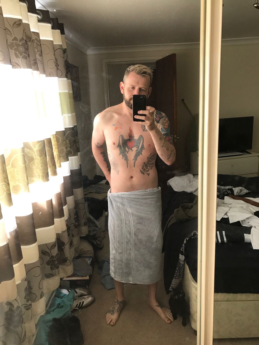 MasterRCollins's tweet photo. #cashmaster #findom #hunk #payforit #englishlads #scally #feet #malefeet #cashfag #sweaty #hornyboys #cometome https://t.co/jlbwt1BaWZ