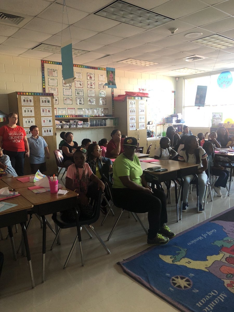 RL_Caldwell's tweet photo. Happening Now! Third Grade Parent Night! #waytogoparents @Benteen14 @DrEmilyAMassey @docdrewlovett https://t.co/J6pBctIbKZ