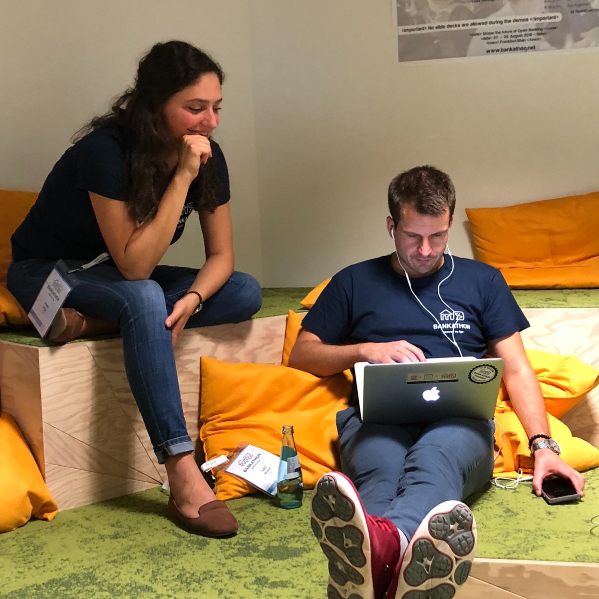 syngenio's tweet photo. Toller Kampfgeist von allen Teams - das Hacken geht weiter  (Lächeln) .... und bald gibt's Pizza!
#FinTech #Bankathon #ShapeTheFutureOfOpenBanking #hackathon https://t.co/ErTuhbktWQ