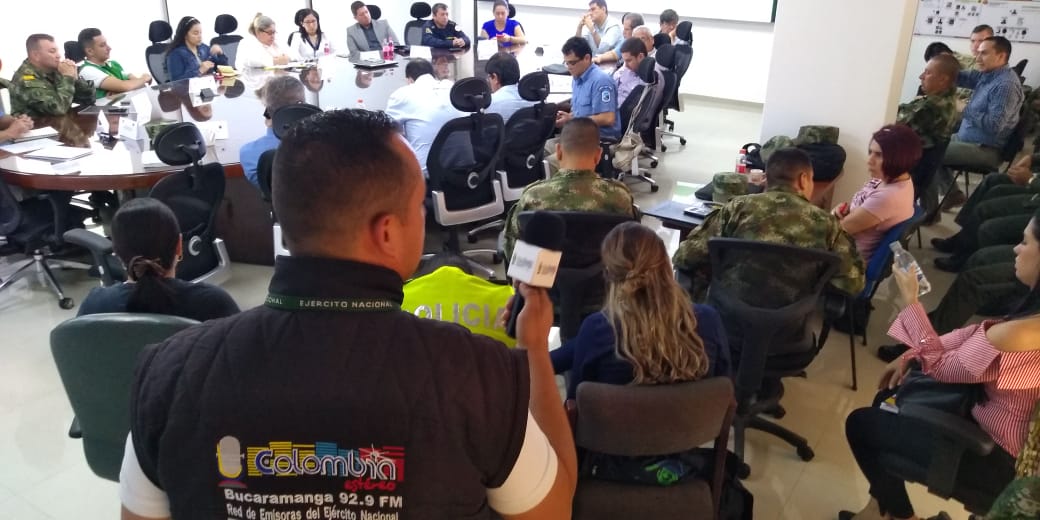 emisoraejercito's tweet photo. 📻 Hoy nuestra emisora 92.9 Fm en Bucaramanga, #Sandander de @Ejercito_Div2 participa cubrimiento de la activación de la Burbuja Ambiental de la #Brigada5 junto con autoridades ambientales para proteger los recursos naturales del departamento. #HéroesMultimisión  🇨🇴💪 https://t.co/2TjuVtQoje