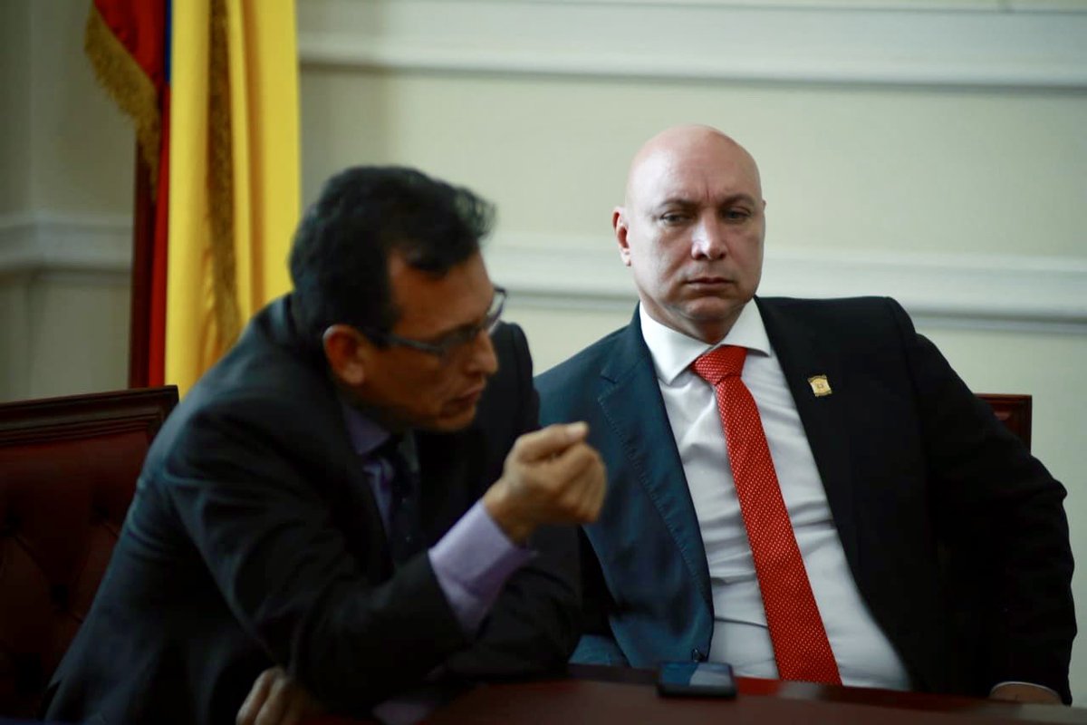 alexbermudezla's tweet photo. Hoy primera reunión en los #OCADS,  donde se instaló la mesa de diálogo junto al Sub Director de @DNP_Colombia Diego Dorado, los Representantes del Congreso de la República y funcionarios de Gobierno @IvanDuque. Allí expusimos los problemas que enfrenta nuestra región llanera https://t.co/FePDvOgwvh